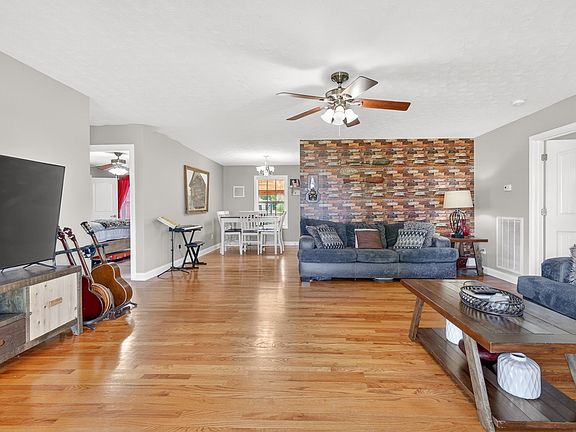 2nd image of 1014 Spire Way Dr