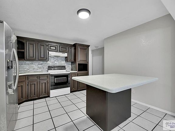 5th image of 1648 Yale Ave