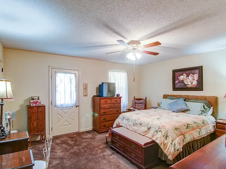 Tiffany Lane Duplexes — Photo 8