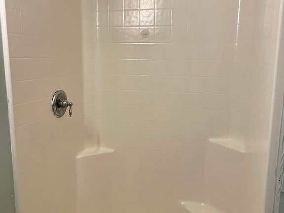 4th image of 2840 W Lake Shore Dr