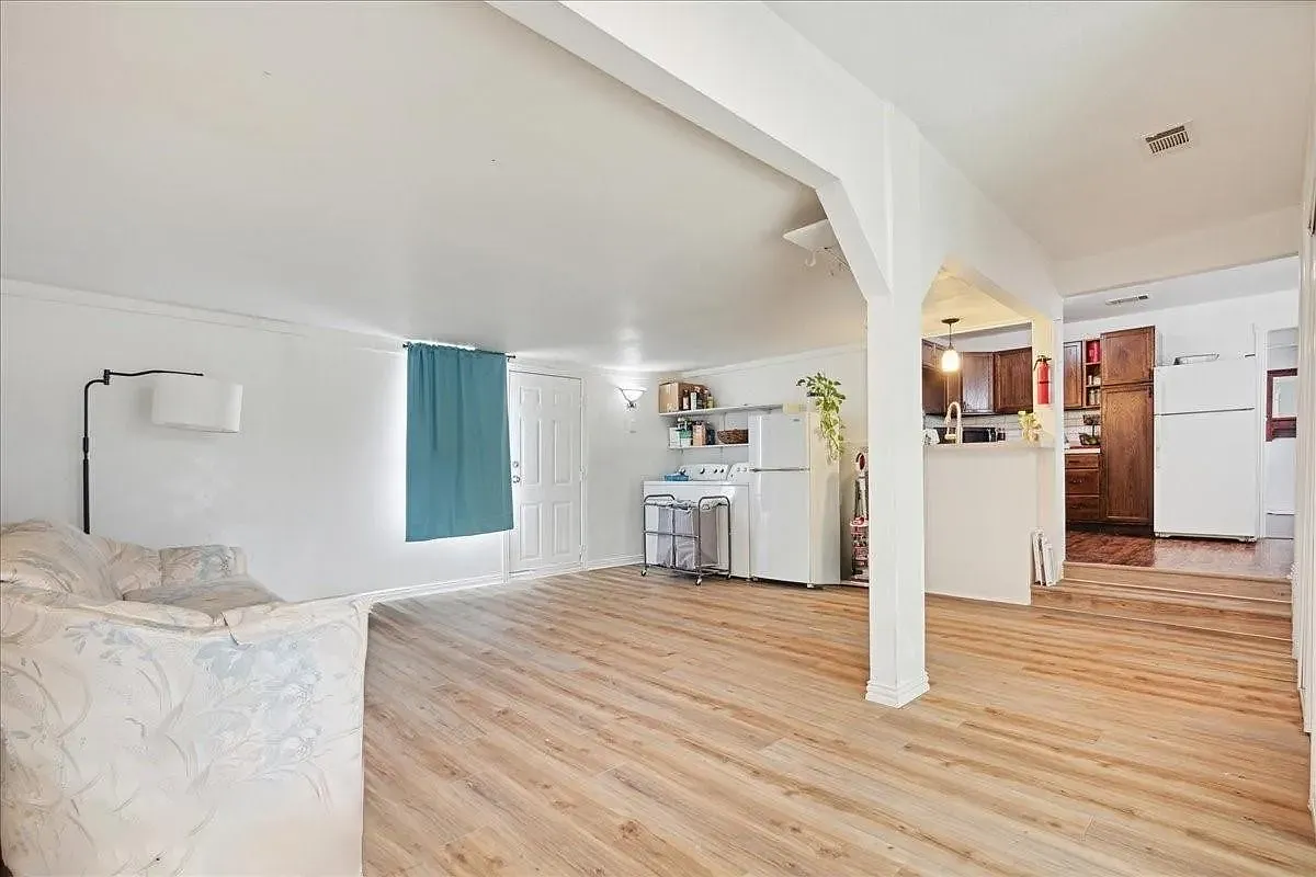 4 bed, 2100 sqft, $2,598 — Photo 4