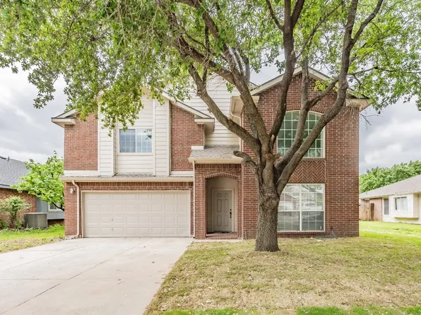 717 Cardinal Dr, Saginaw, TX 76131