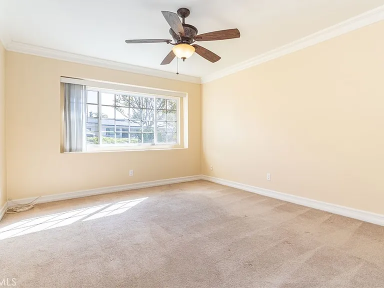 11761 Encino Ave — Photo 17