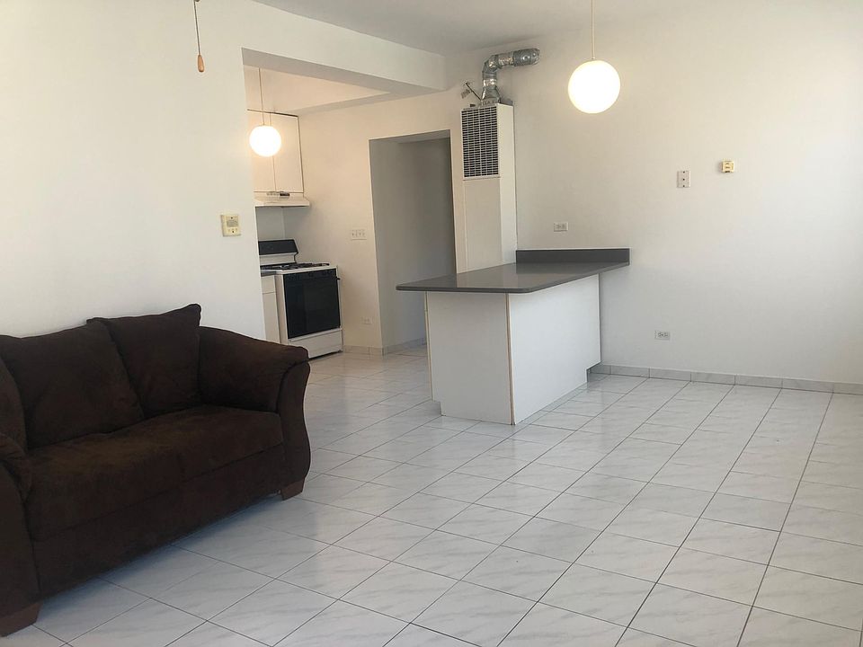 2nd image of 537 W Claremont Ave #2