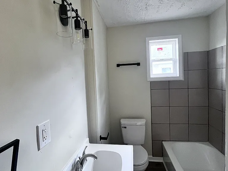 364 Woolfolk St #A — Photo 7
