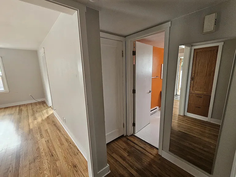 414 1/2 E 6th St — Photo 15