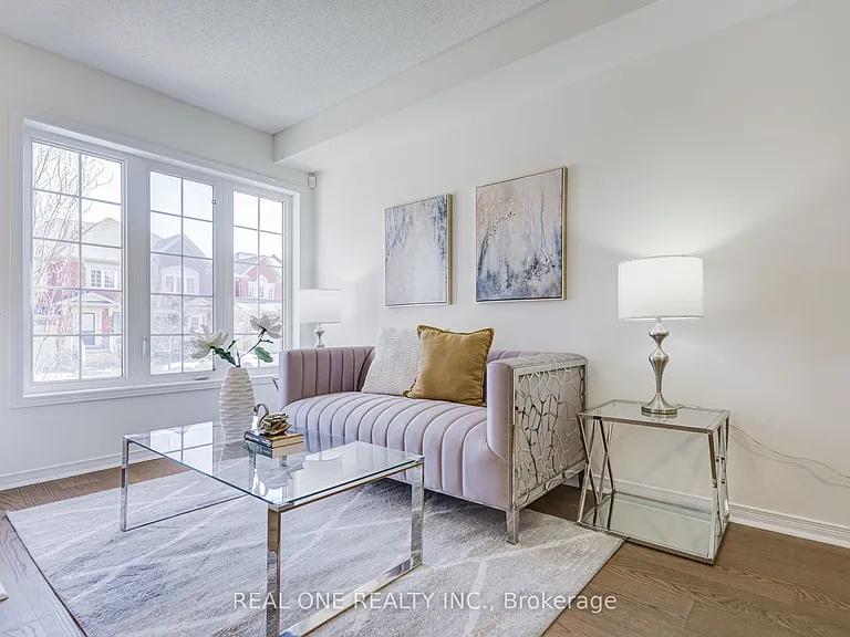 65 Westcliffe Cres — Photo 3