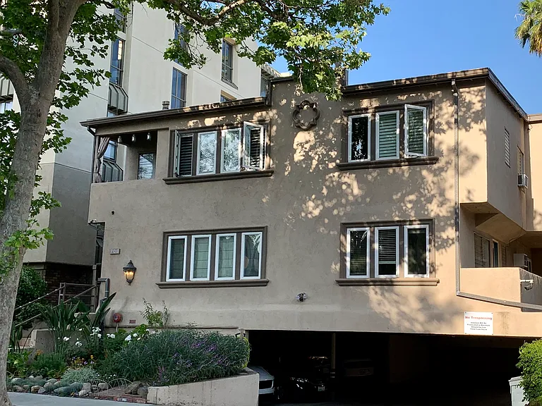 708 Huntley Dr #4 — Photo 2