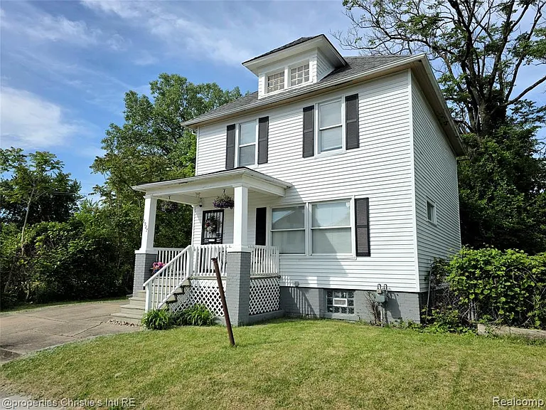 2927 Seyburn St — Photo 1