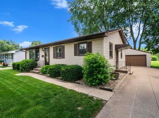 2115 W 34th St, Davenport, IA 52806