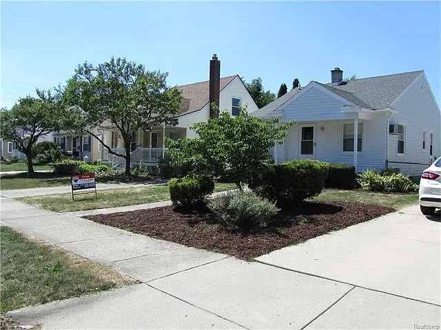 3257 Ellwood Ave photo 1