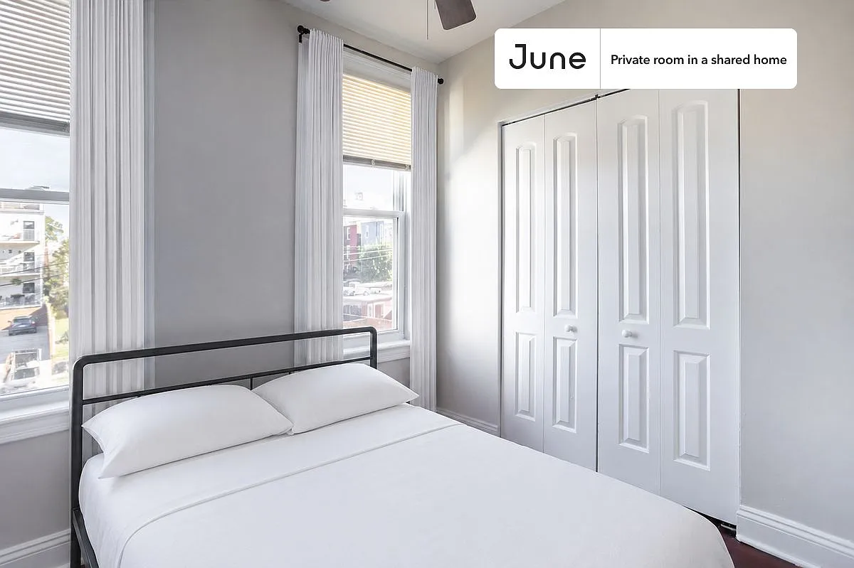 Full bedroom in 3 bed/2.5 bath home in Trinidad #1567 A — Photo 1