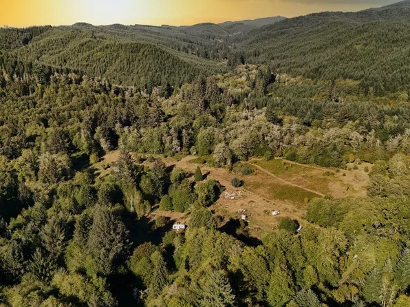 273 Pioneer Creek Lane, Cosmopolis, WA 98537