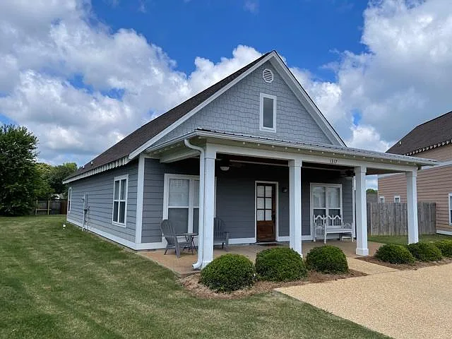 1317 Ashleys Dr — Photo 3
