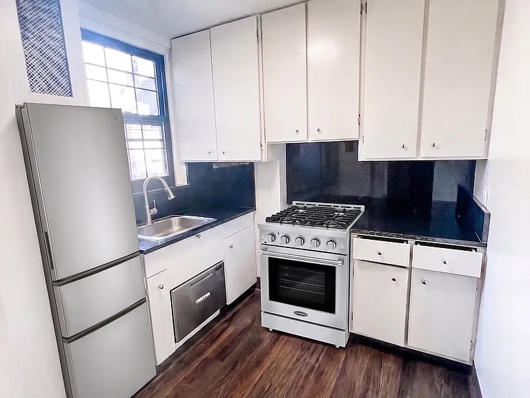 105 E 63rd St #6B — Photo 4
