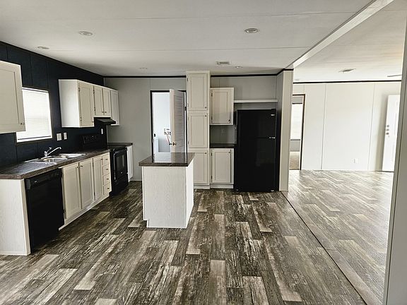 3rd image of 370 Pineland Ave #115