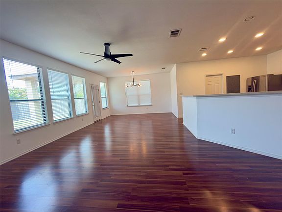 4th image of 825 Watson Way