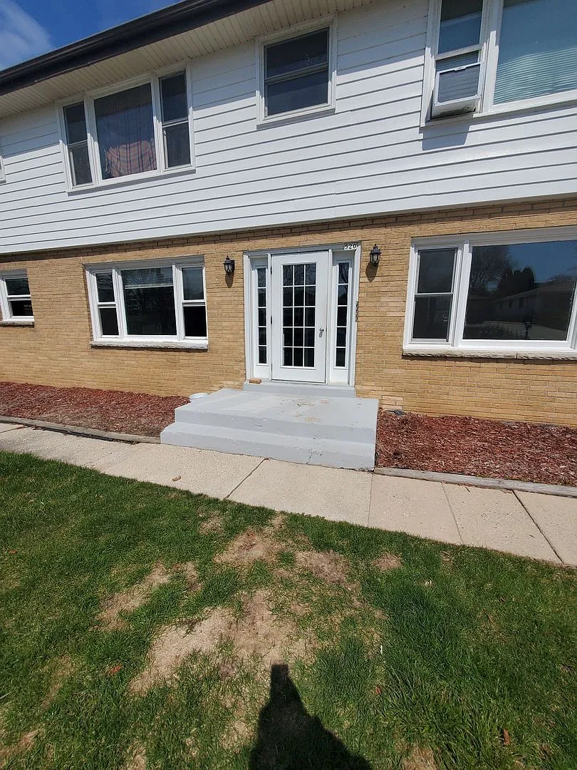 520 Lakeview Ave. (4 Unit) — Photo 1