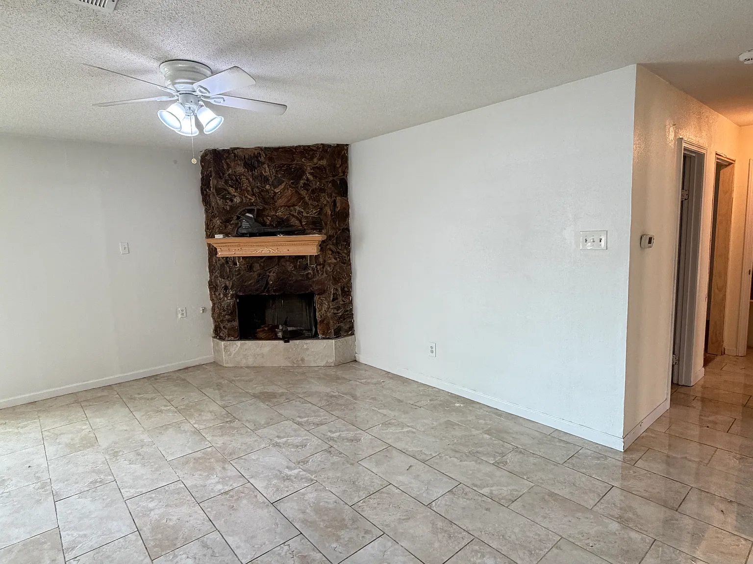 3 bed, 1085 sqft, $1,950 — Photo 2