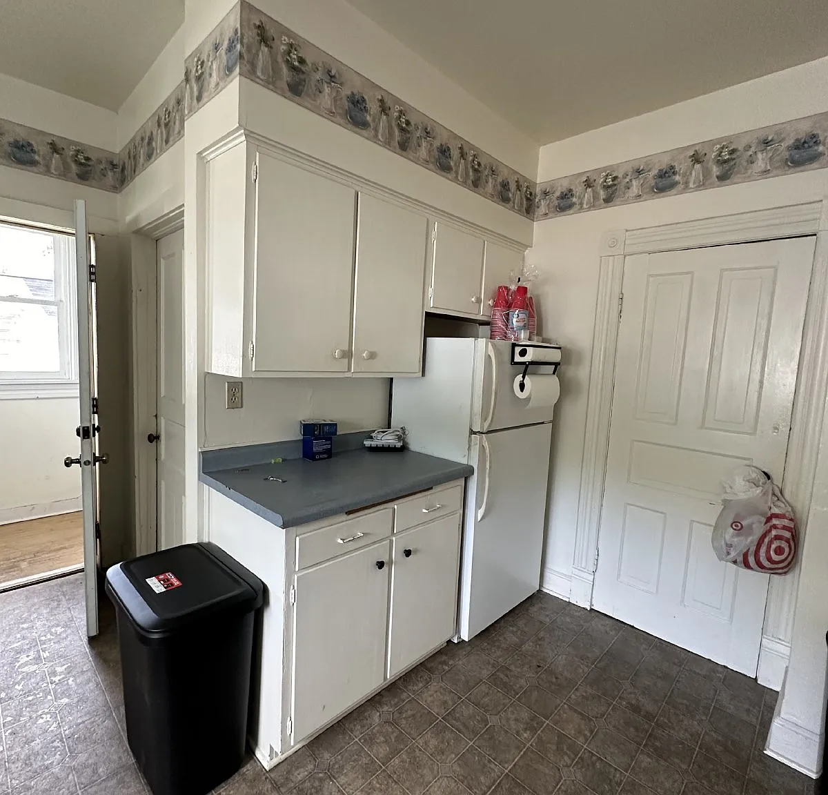 6 bed, 3.0 bath, 2622 sqft, $460 — Photo 2