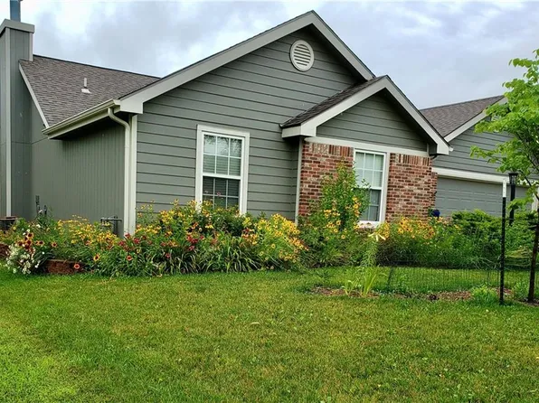 2512 Prairie Elm Dr, Lawrence, KS 66047