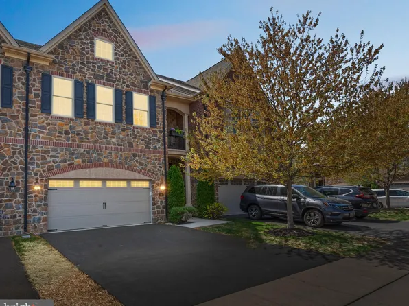 52 David Dr, Newtown, PA 18940