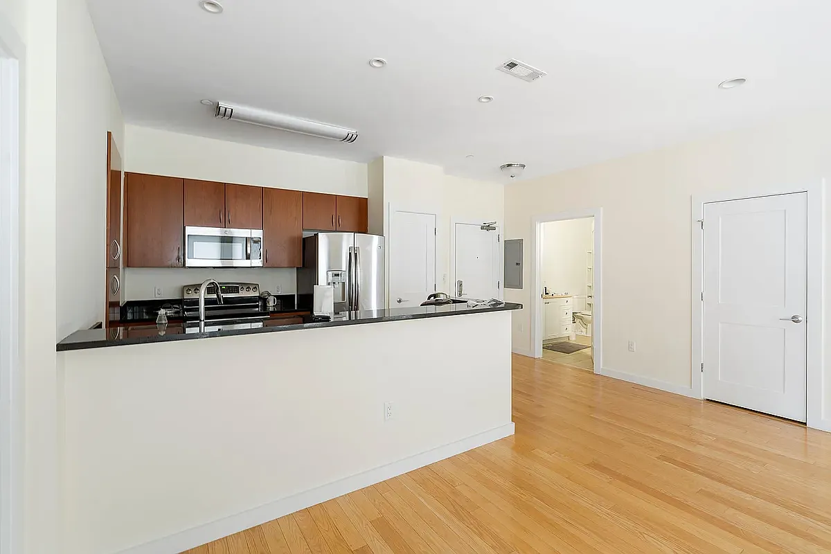 Building Photo - 11 Miner St #201
