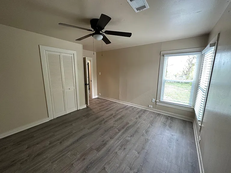 1213 W Walker St — Photo 17