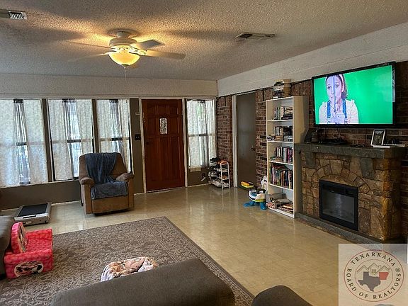 3rd image of 605 Tanglewood Cir