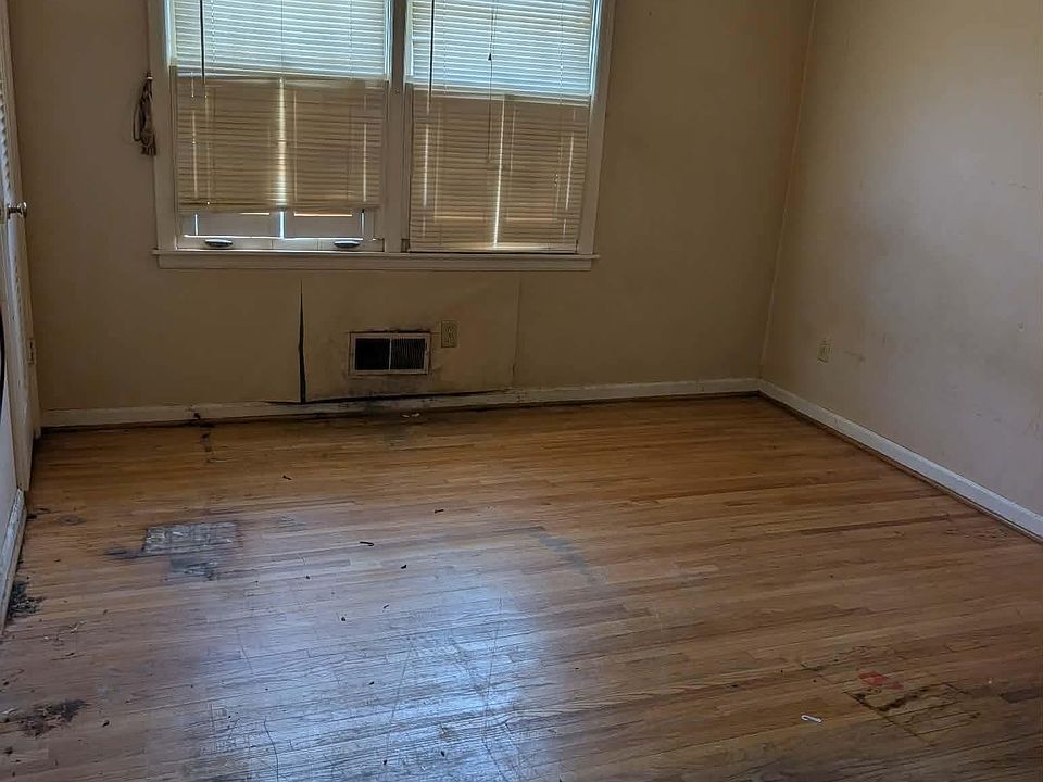2nd image of 616 Yellowstone Dr