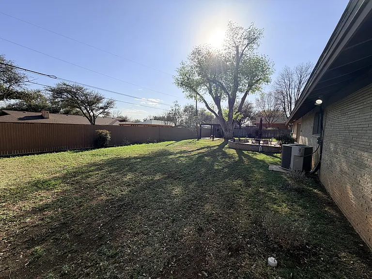 2601 Oxford Ave — Photo 39