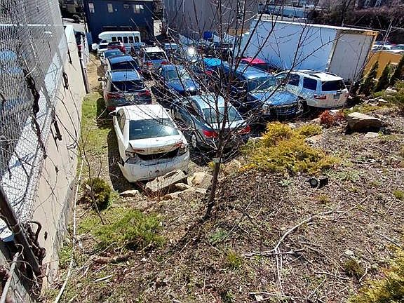 5th image of 830 River Rd