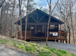 1520 Ski View Ln, Sevierville, TN 37876