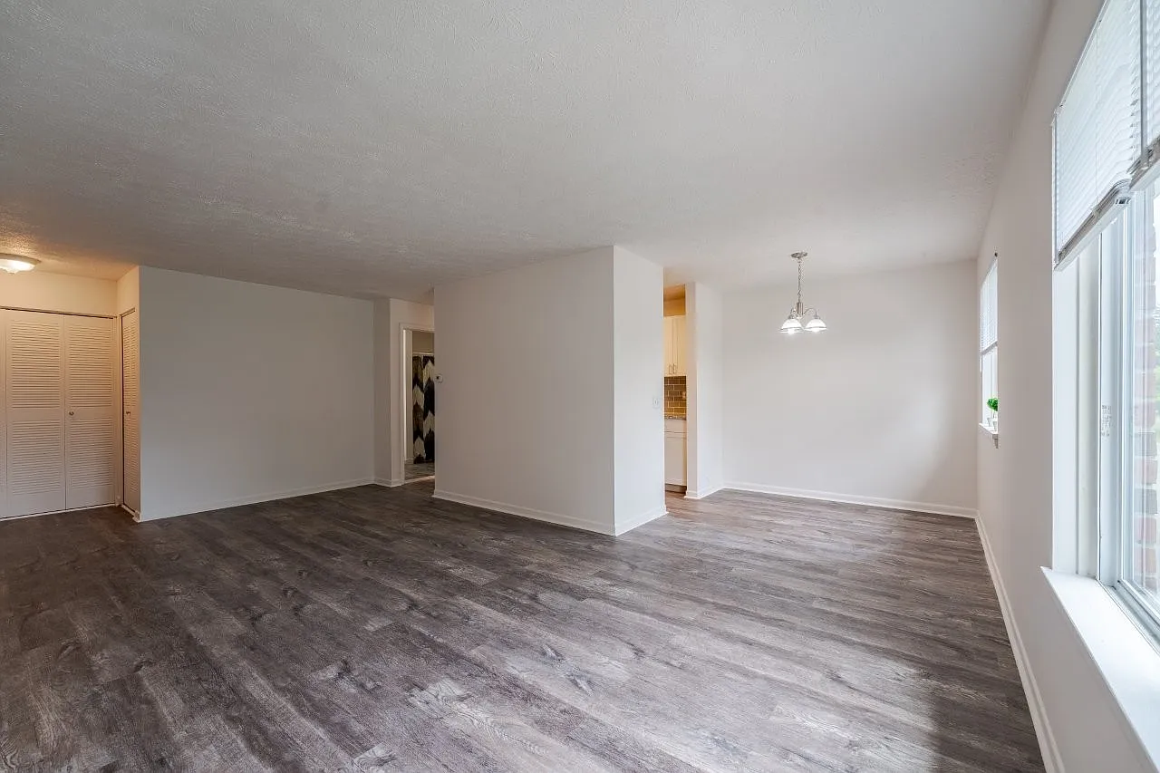 Waverlywood Apartments and Townhomes — Photo 2