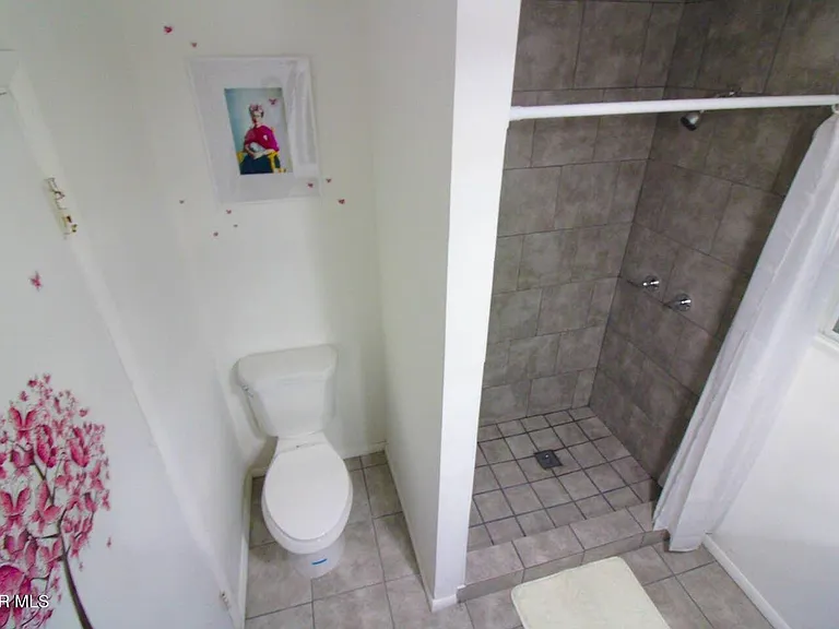 5200 Carousel Dr #3 — Photo 4