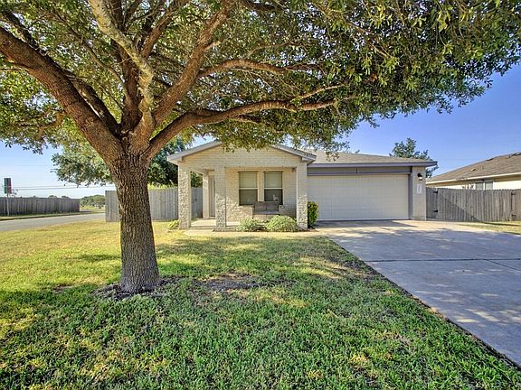 3rd image of 301 Creek Ledge Dr