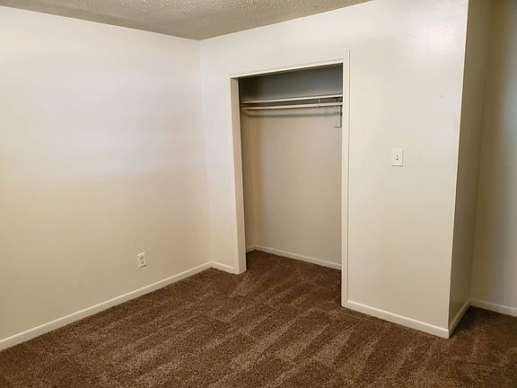 4th image of 2008 Dutch Valley Dr APT 2