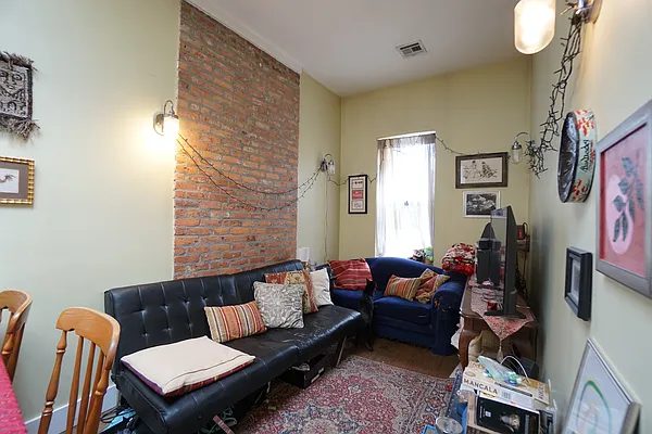 Rented by Rennit Inc. | media 48