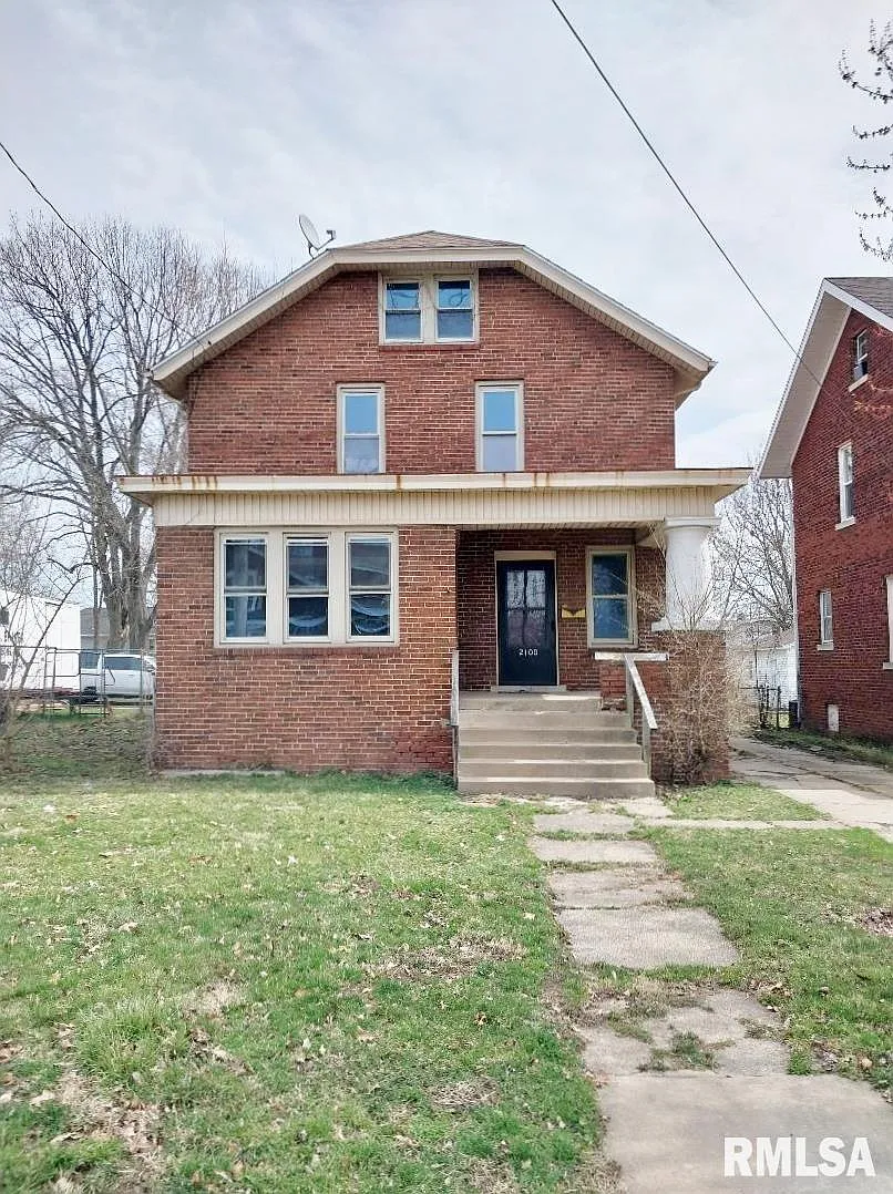 2100 N Sheridan Rd photo 1