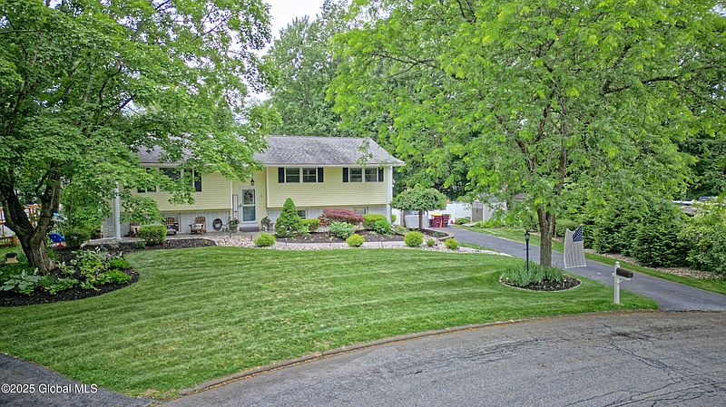 2nd image of 5 Panarama Court