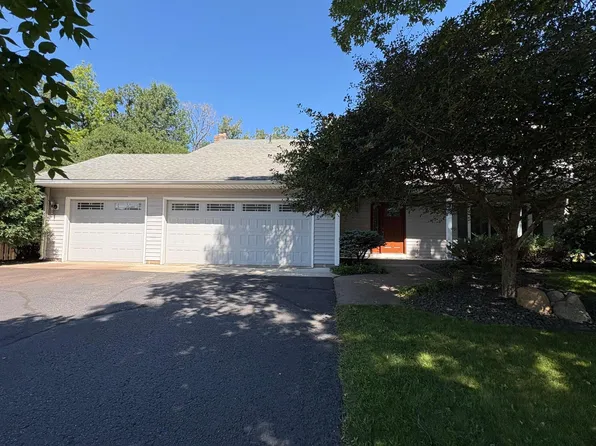 8335 135th St W, Apple Valley, MN 55124