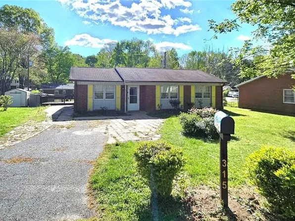 315 Creekway Ct, Winston Salem, NC 27104