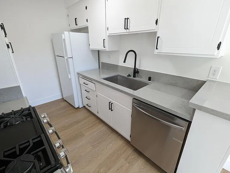 12415 Texas Ave #8 — Photo 7