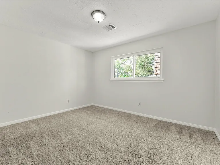 12011 Kirknoll Dr — Photo 35