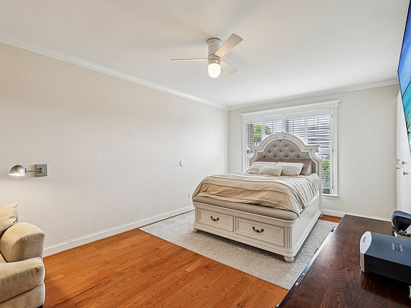 5th image of 4040 Woodlawn Dr Unit 30