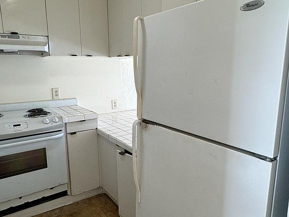 4th image of 412 Keoniana St APT 302