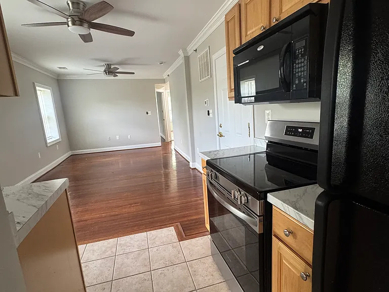 194 E Lee St #3B — Photo 9