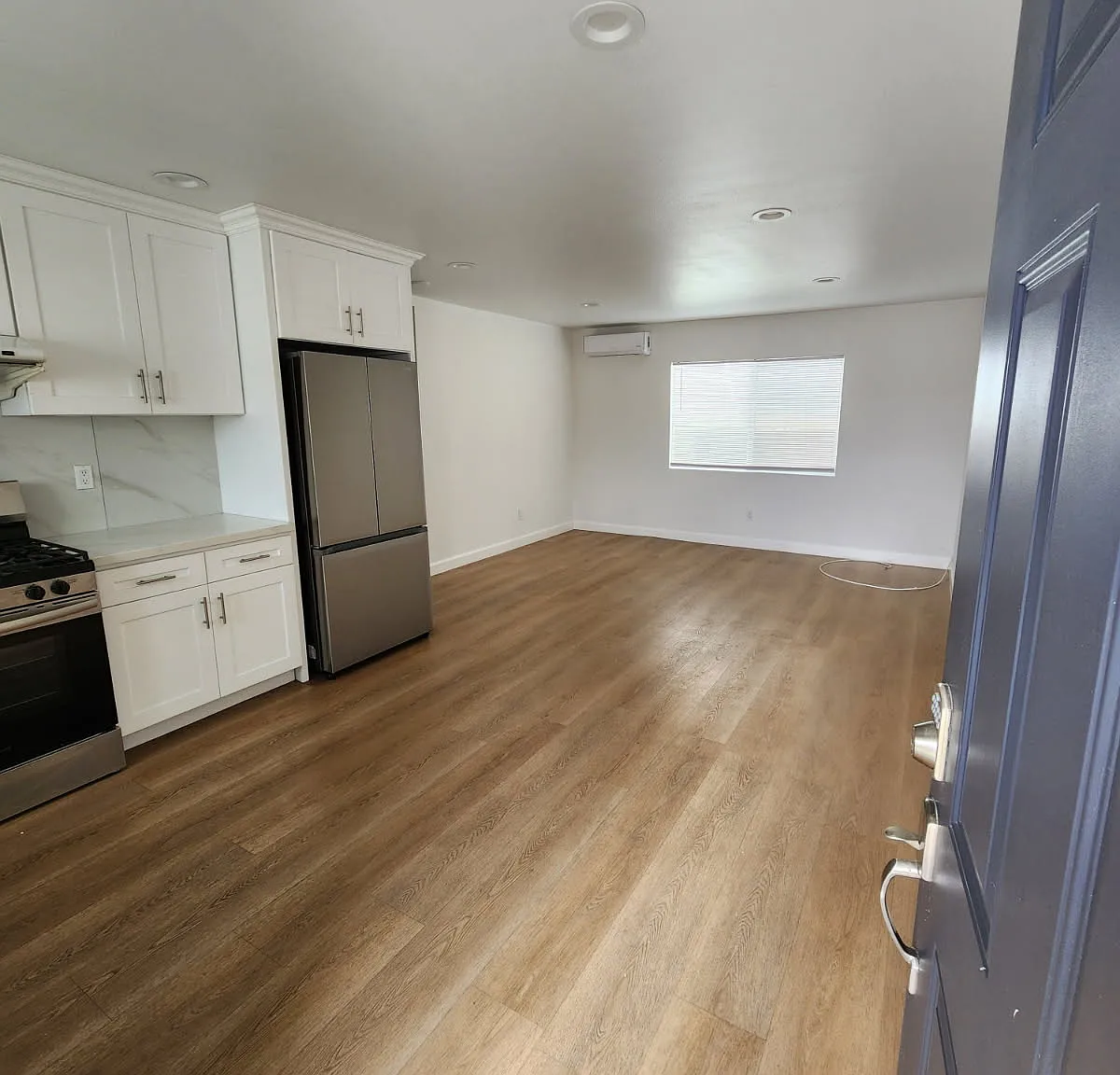 2 bed, 1050 sqft, $2,500 — Photo 2
