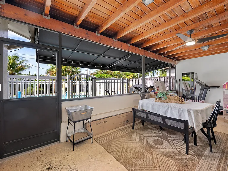 4208 Monroe St — Photo 16