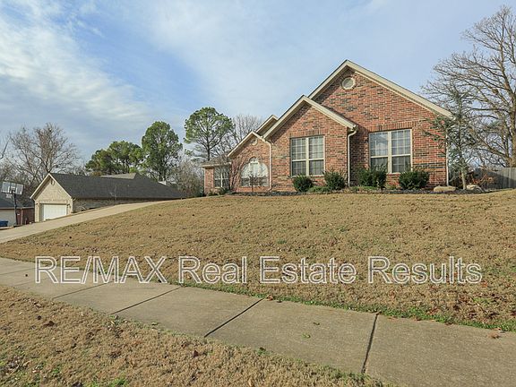 4th image of 303 NW Palomino St